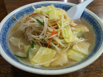 「ラーメン本気」 料理 13549944 カツオ・昆布出汁ベースのスープが特徴の彦根チャンポン。スープに酢を入れて味に変化を加えるのが定番です。