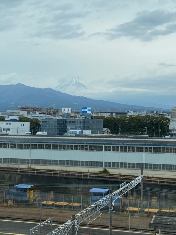 低層階だと三島駅がよく見えます。天気が良ければ富士山も！