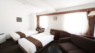 デラックスツインルーム [禁煙] 27.0平米 ソファ付 <シモンズベッド/デュベスタイル>