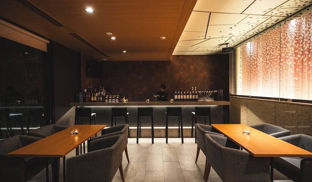 ホテル内バー / 4