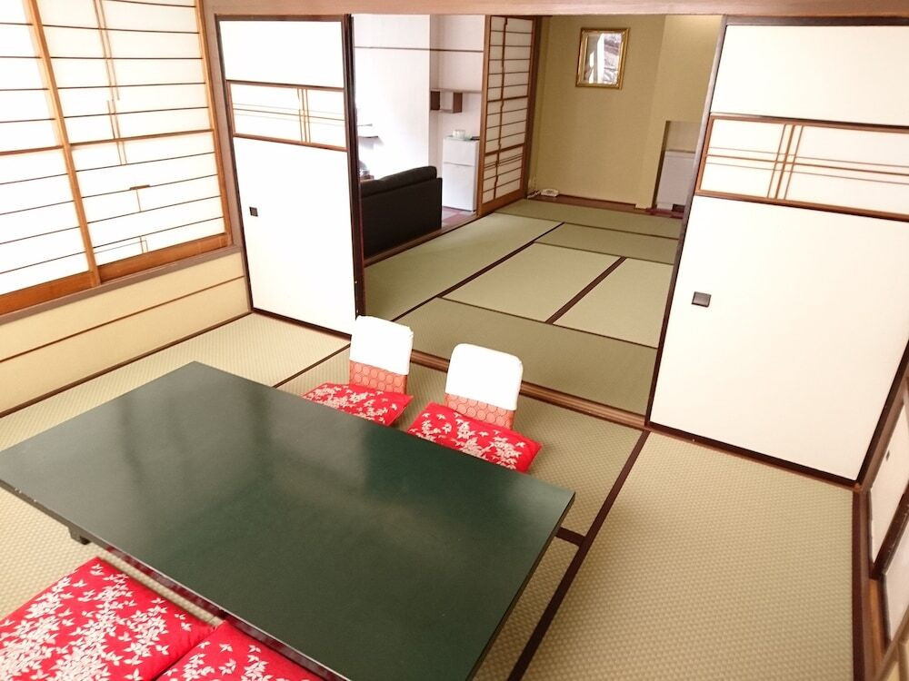 客室内のダイニングエリア