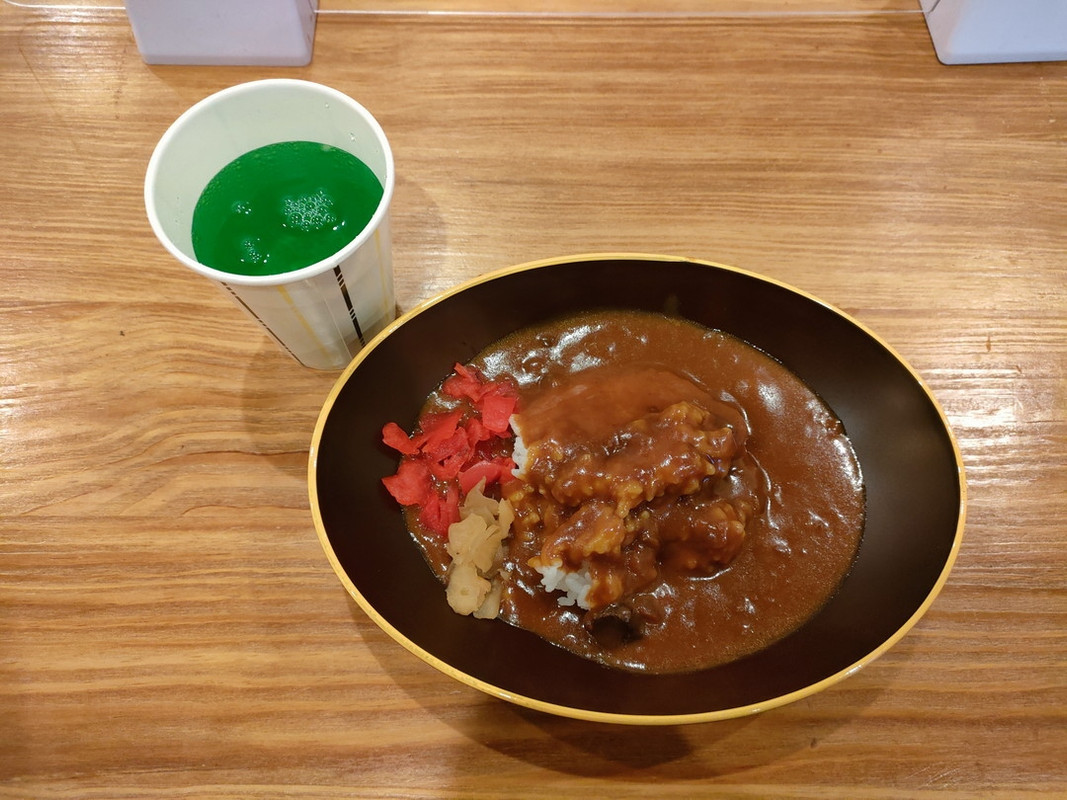 フリーのカレーライス、ご飯にひと工夫、でも無料ですから。