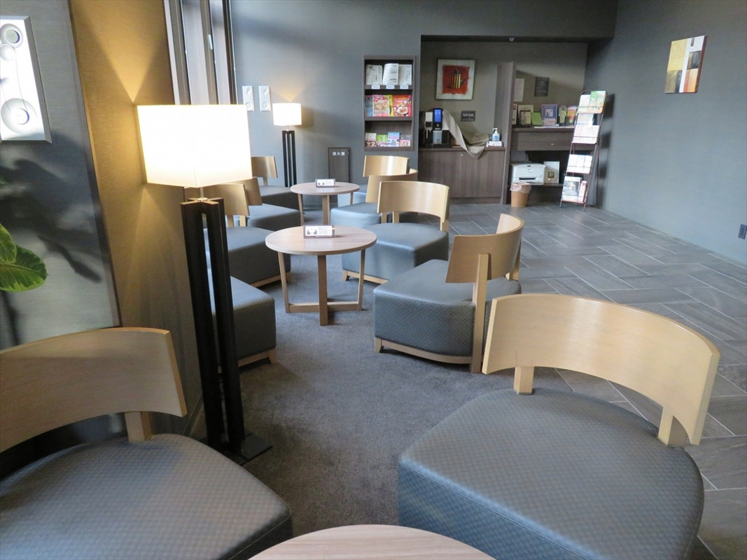 ロビー周辺。シンプルなデザインです。