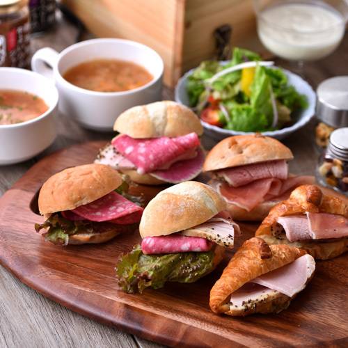 木箱入りの
かわいい朝食 / 2