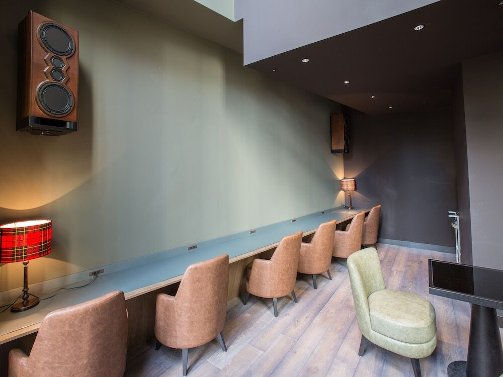 カフェ「live cafe G」の店内席