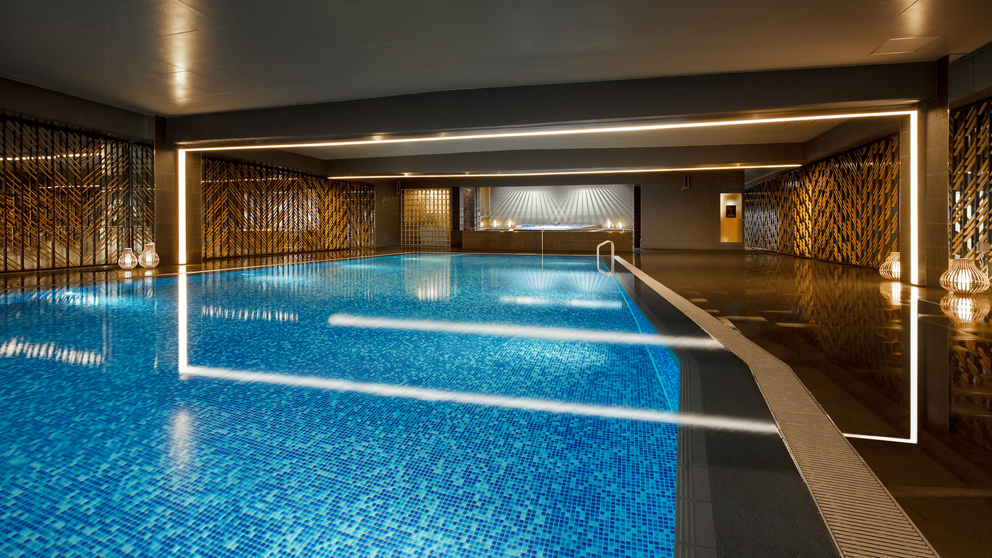 プールで遊べてホテル滞在が充実3949102