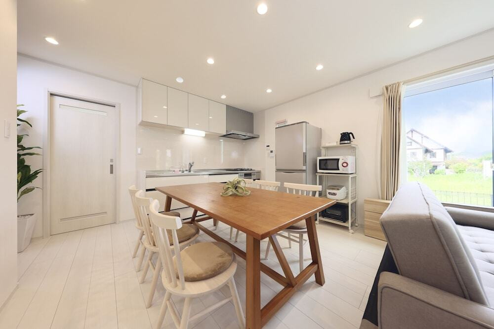 客室内のダイニングエリア