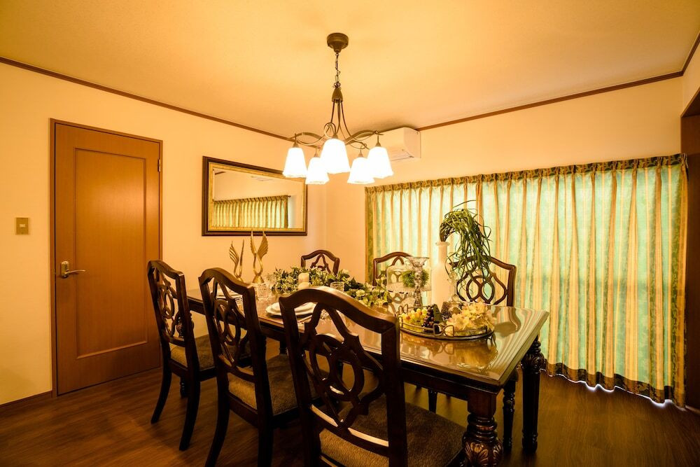 客室内のダイニングエリア