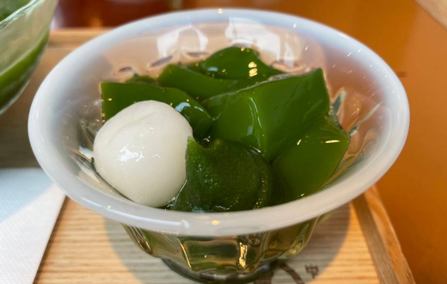 「中村藤吉本店」で
お茶スイーツに舌鼓
 / 3