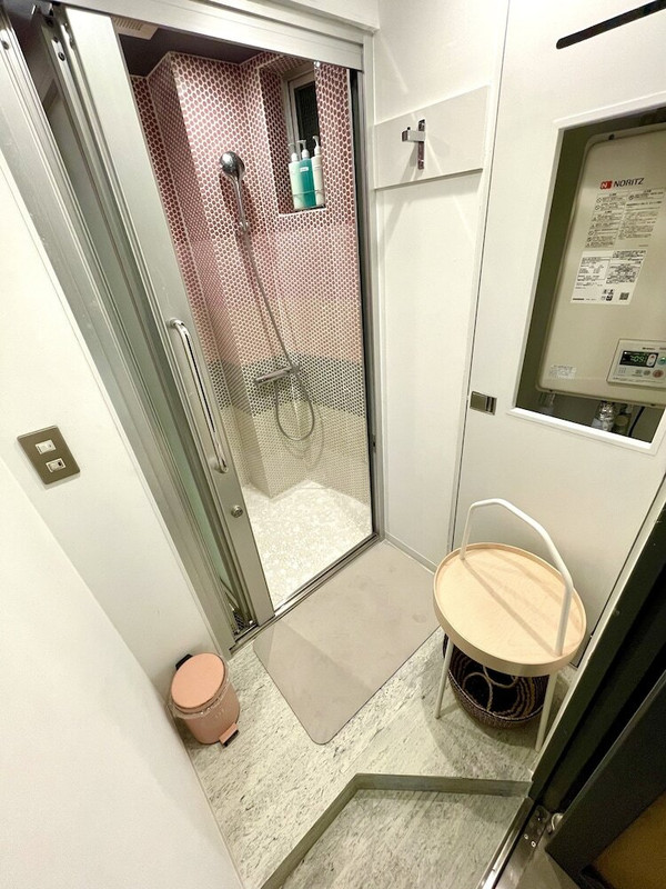 バスルームのシャワー