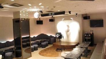 カラオケ ルーム / 2