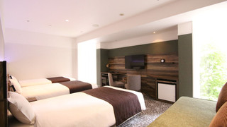 デラックス トリプルルーム (ユニットタイプバスルーム、トイレ仕切り、シャワーブース)