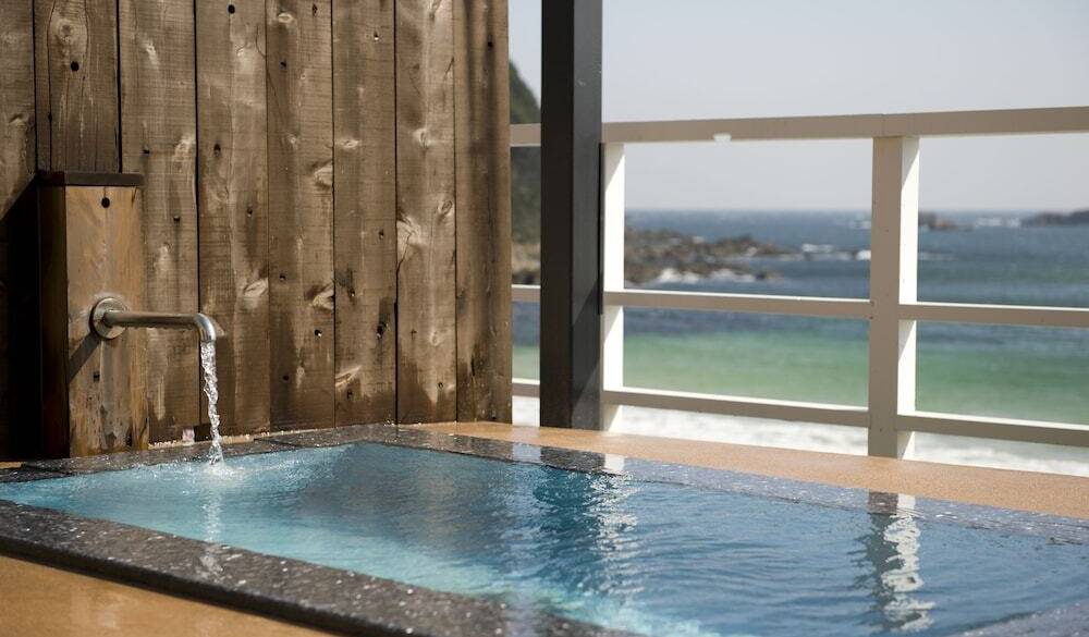 海を望むジャグジー / 4