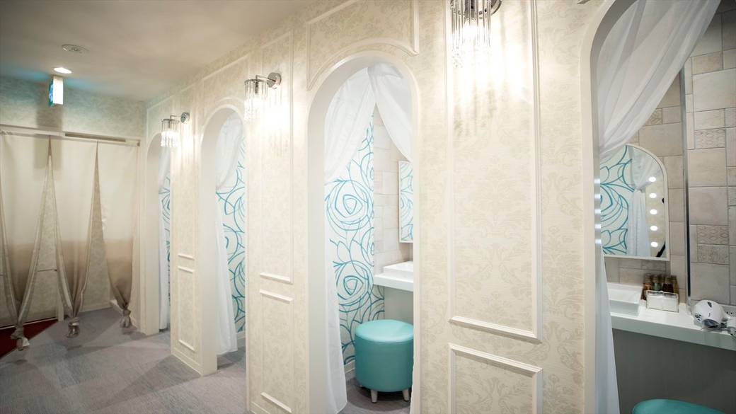 個室のパウダールームも完備 / 2