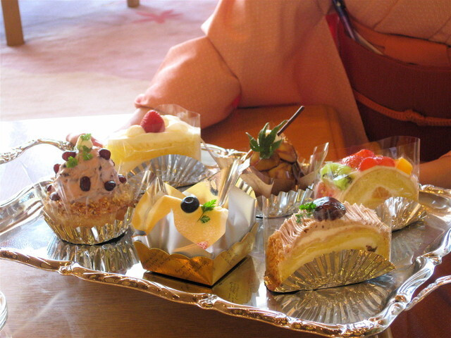 「すみれ」のケーキ一例