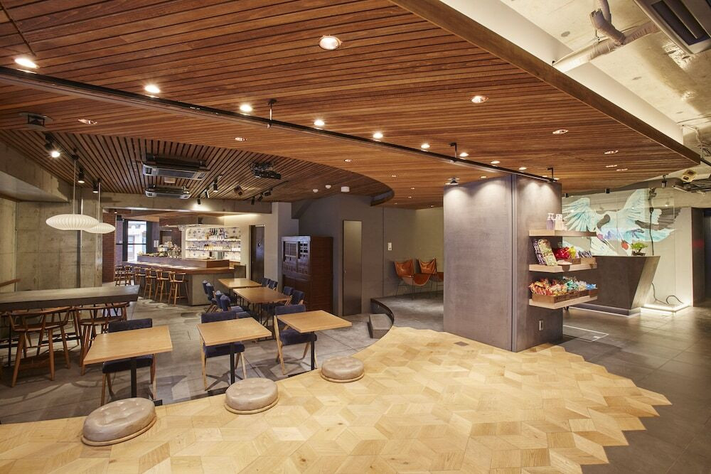 劇場とカフェ併設のユニークな空間に2人でわくわく3982997