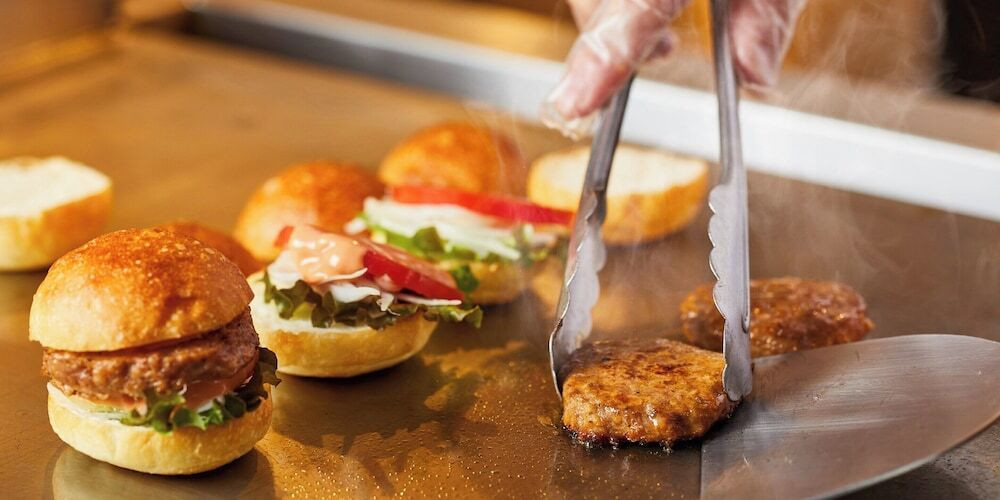 シェフが目の前で作るハンバーガーも！100種類以上の朝食ブッフェ3994441