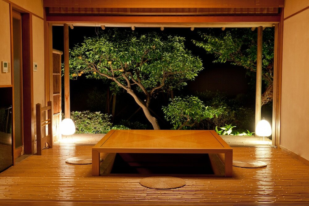 伊豆石の露天風呂付き客室