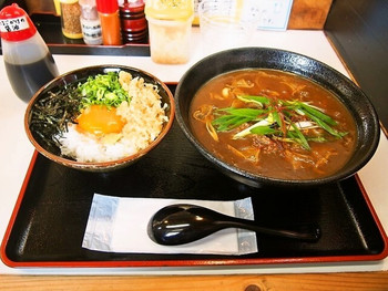 「麺くい やまちゃん」料理 1007714 かすカレーうどん ＆ ねぎ玉ごはん