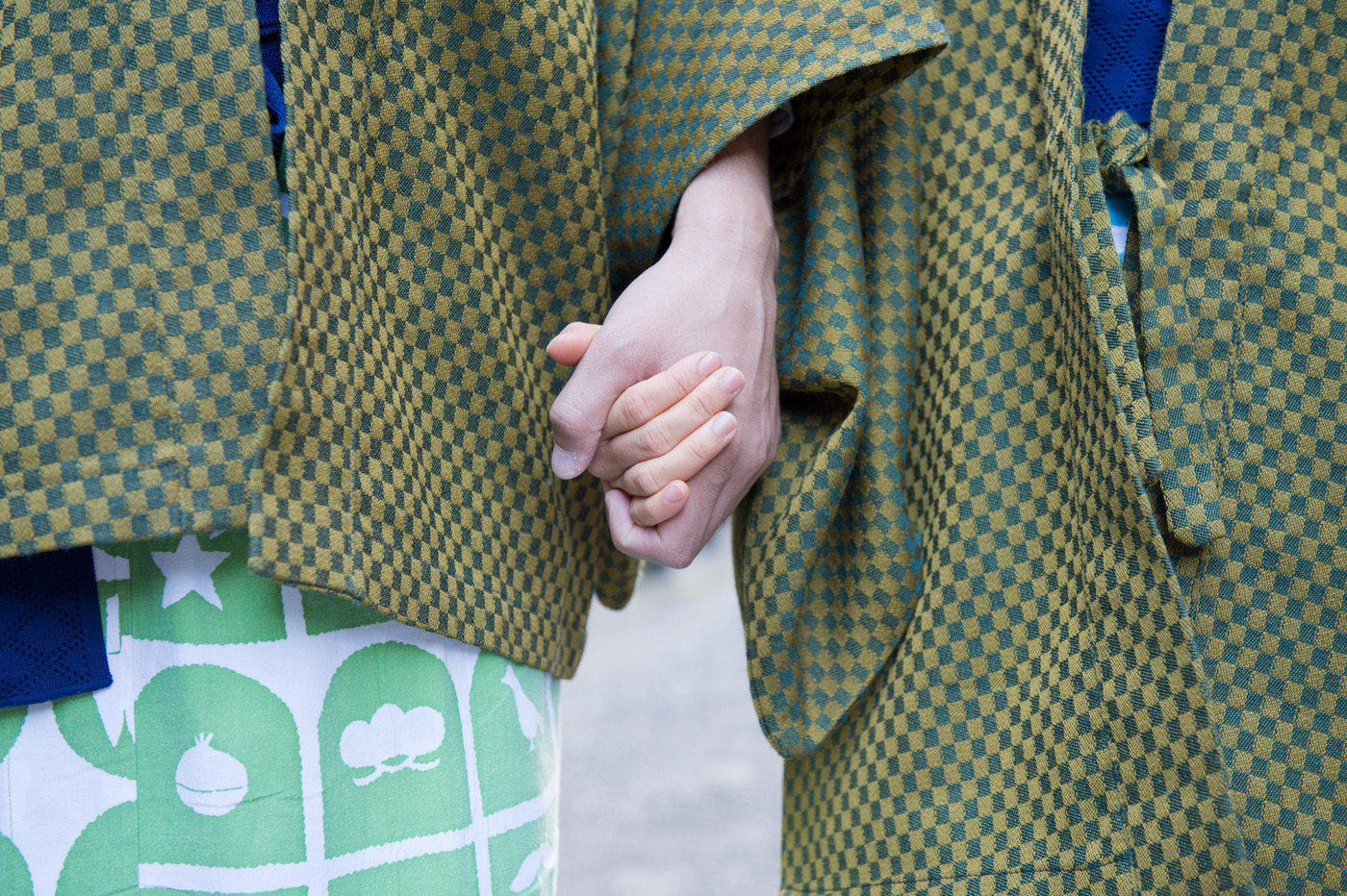 温泉旅行のカップル