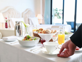 Stay at a hotel with a delicious breakfast3492676