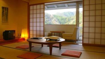 客室内のダイニングエリア / 5