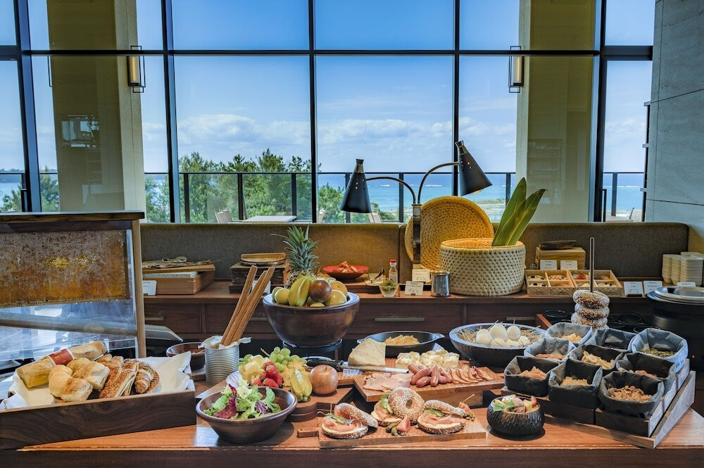 客室バルコニーから海絶景。ホテルメイドの沖縄ビュッフェに感動4236772