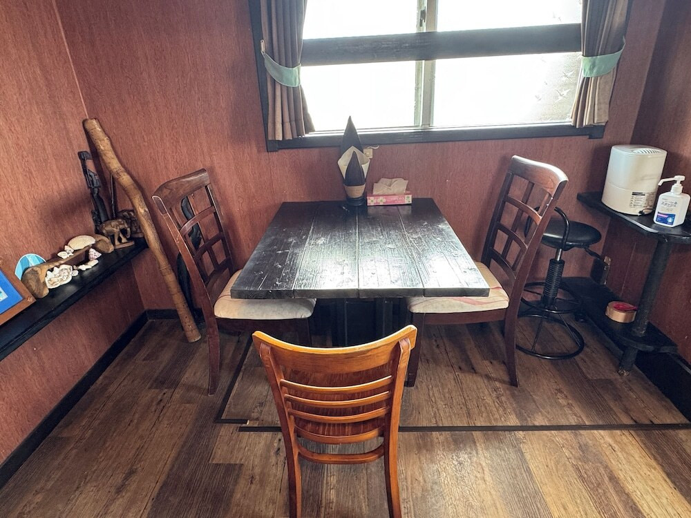 客室内のダイニングエリア