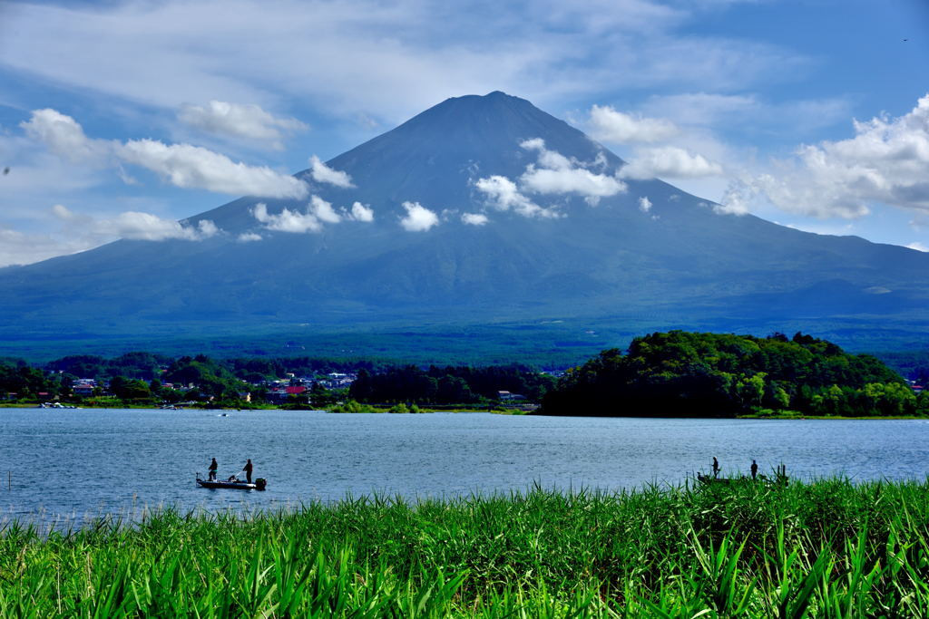 富士山と湖…自然豊かなスポットに心癒される山梨2075497