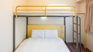 スタンダード ルーム クイーンベッド1台 + ロフトベッド1台　禁煙