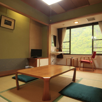 トロッコ駅すぐ側。峡谷ビューの温泉旅館3478781