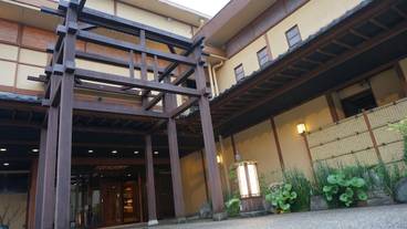 施設の入り口 / 23