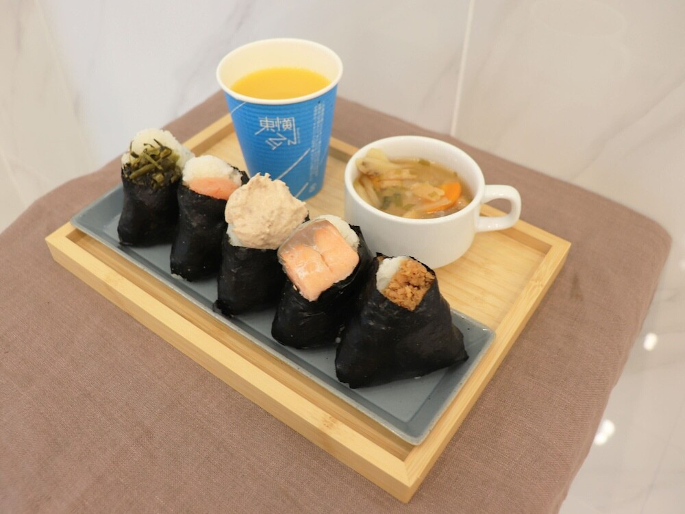 朝食