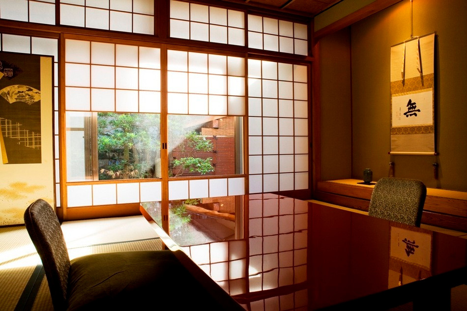 但馬産の食材を使い、地元ならではの料理が並ぶ朝食3494355