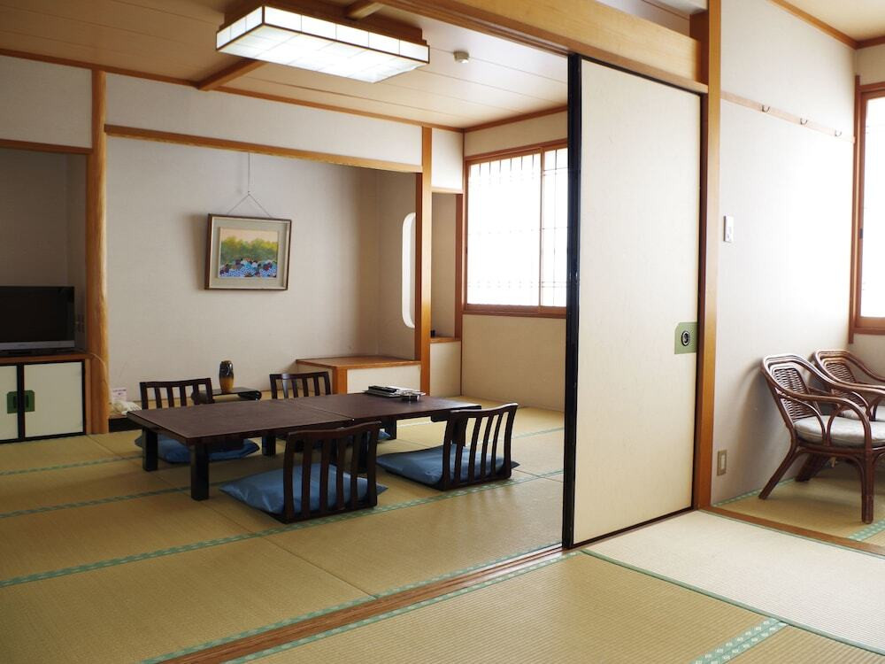 客室内のダイニングエリア