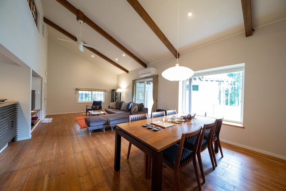 「別邸 藤黄」2階建メゾネット・ドッグラン付き　リビング②