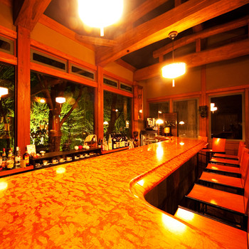 滝を眺めながら、温泉に浸かる贅沢3417199