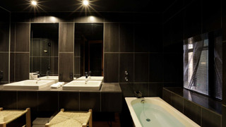 本館102:プライベートガーデン付デラックスハリウッドツイン