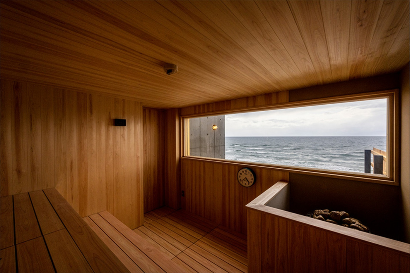 崖の中にある客室にびっくり！美しいオーシャンビューを楽しんで3657891