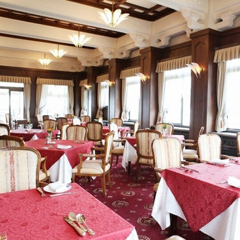 風光明媚な三河湾の高台に建つ、アールデコ洋式のクラシカルホテル3558375