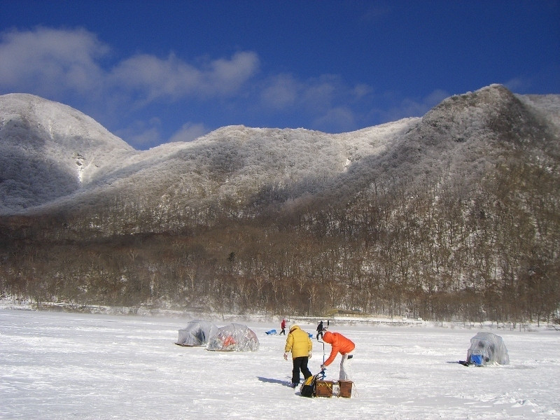 さあ釣ろう！そして暖まろう！北海道のワカサギ釣りと温泉セット861759