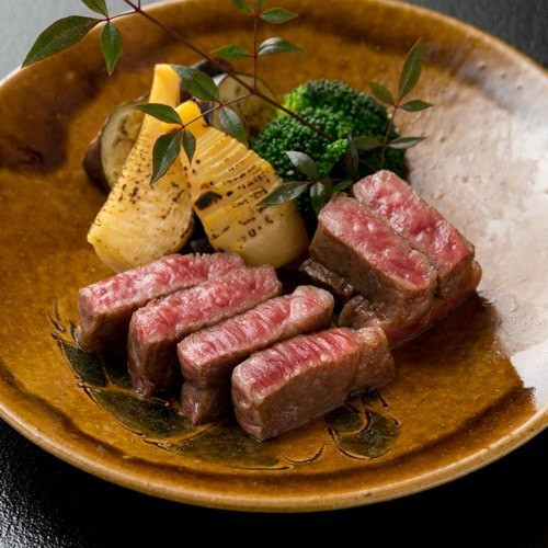 夕食一例／能登牛の炭火焼き