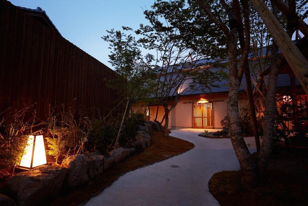 老舗旅館で「高千穂牛」を贅沢にいただく3727745