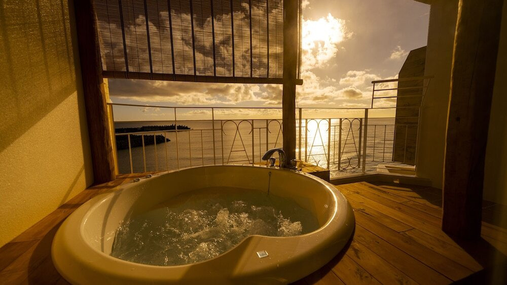 全室ジャグジー付き！極上のサンセットを望むバスタイム3947944