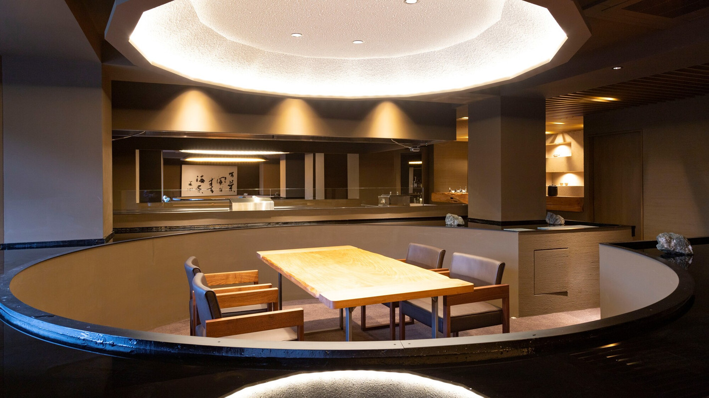 食事処「湯相七席」