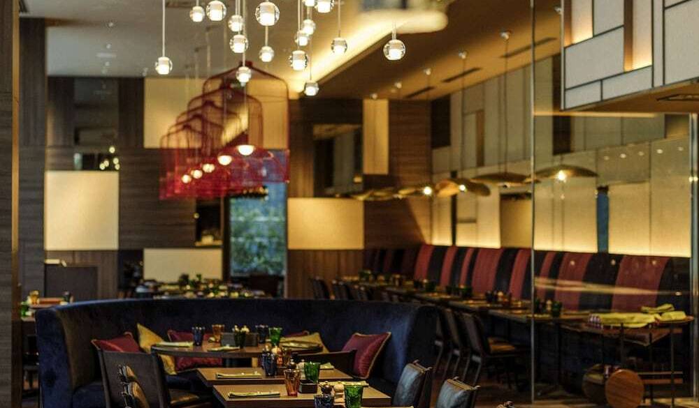 ルームサービスも！
都会的な美食を堪能 / 3