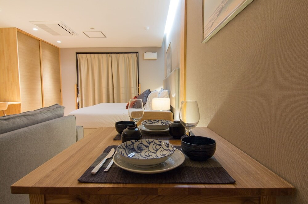 客室内のダイニングエリア