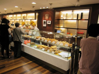 「デュヌ・ラルテ 伊勢丹新宿店」外観 844644 ”デュヌラルテ 伊勢丹新宿店”の様子。