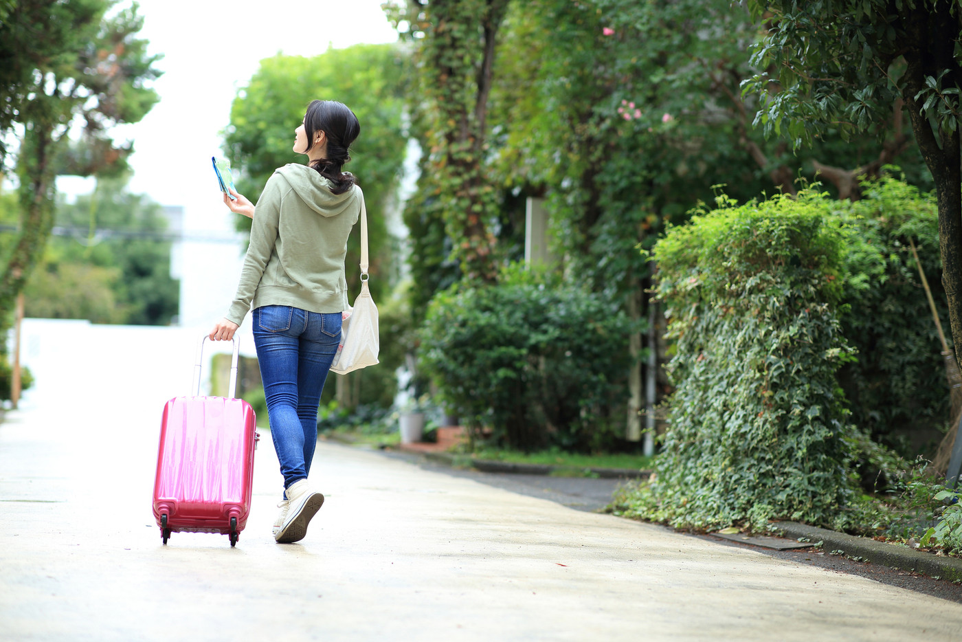 旅行する女性