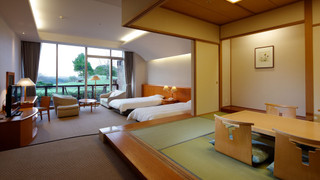 和洋室 (ベッド＋布団、6名定員)